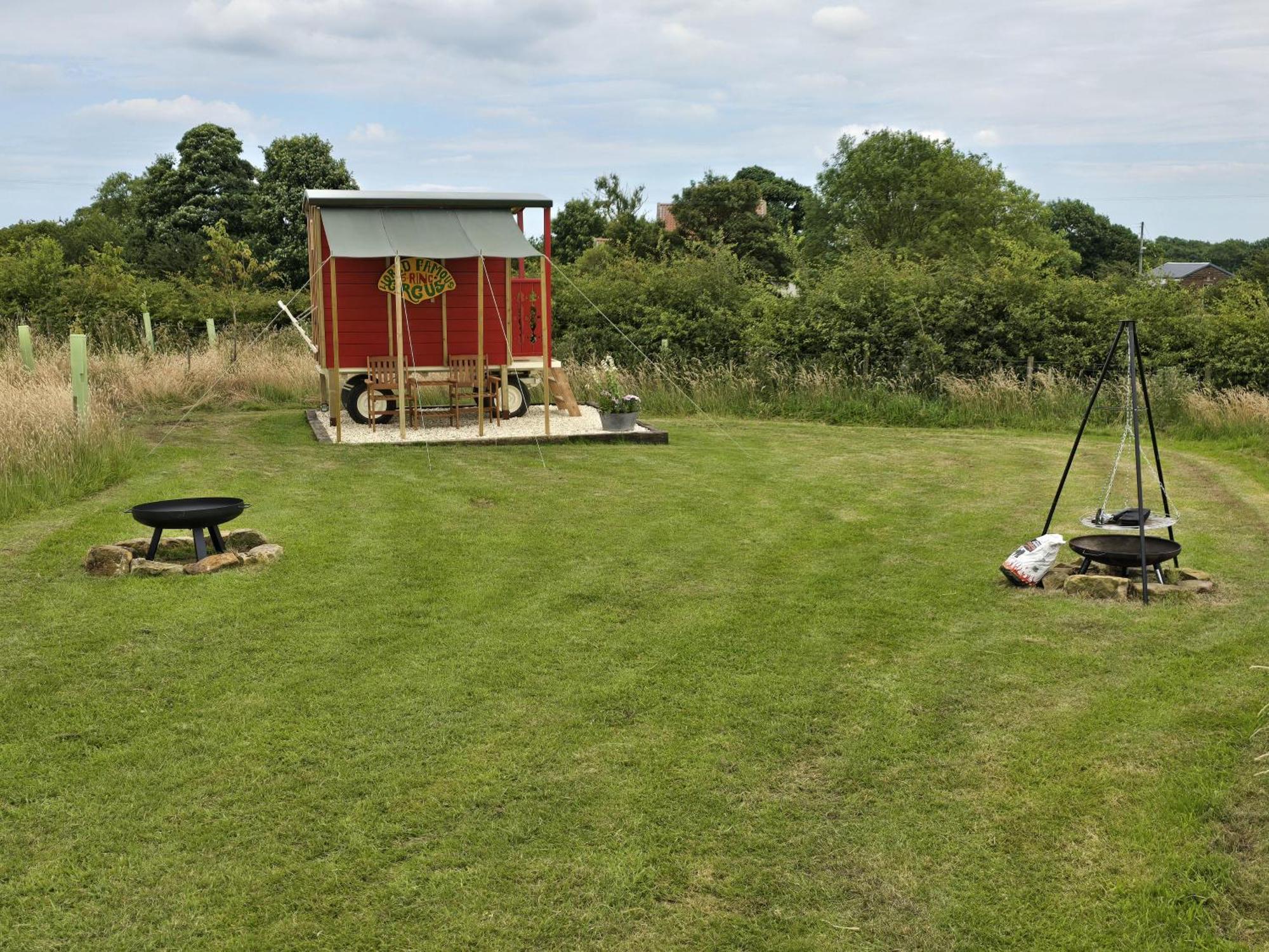 Restored Circus Wagon ซอลท์เบิร์น-บาย-เดอะ-ซี ภายนอก รูปภาพ